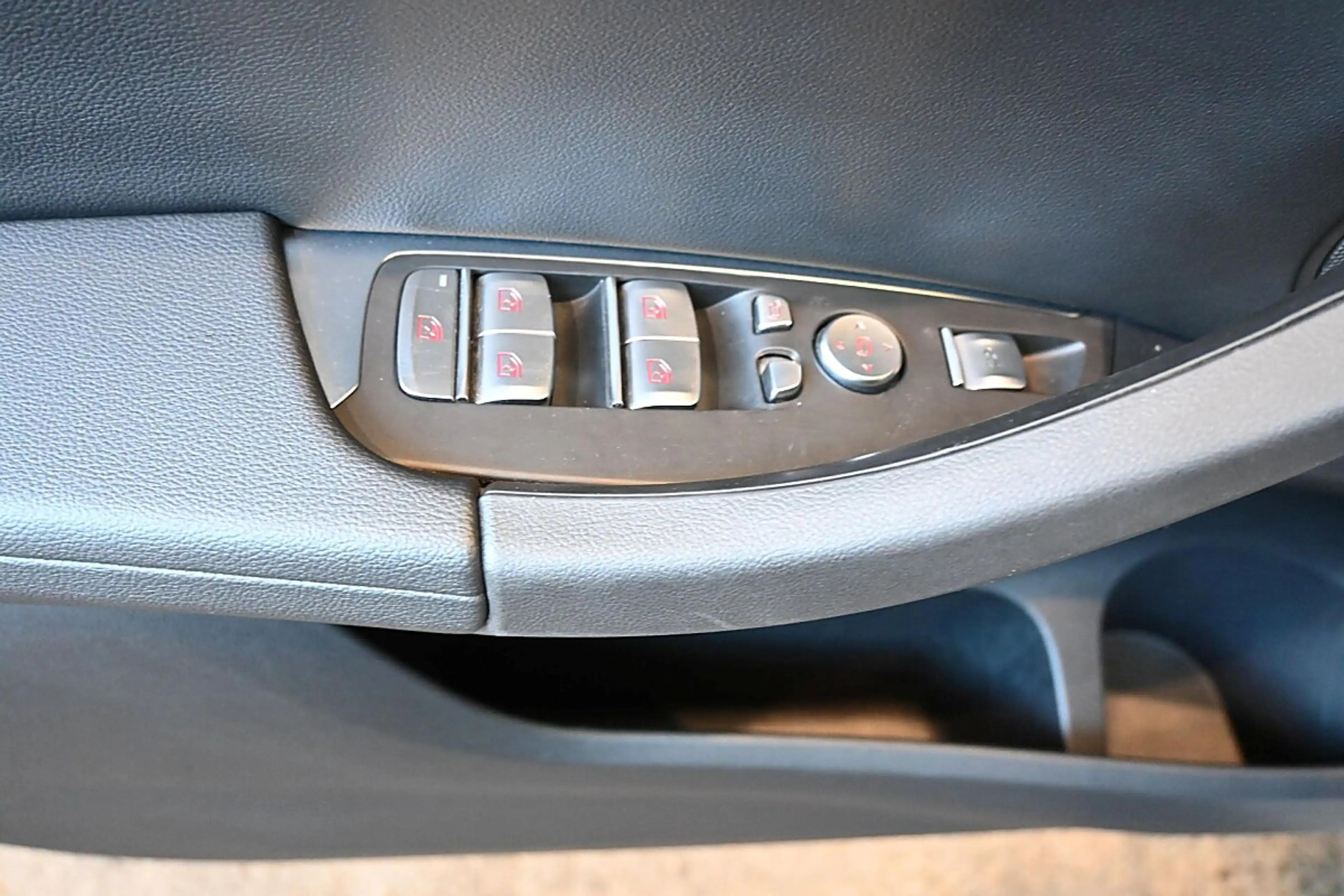 BMW iX3 M Sport; ACC, Pano, Leder, Sitzhzg, Laserlicht — photo 11