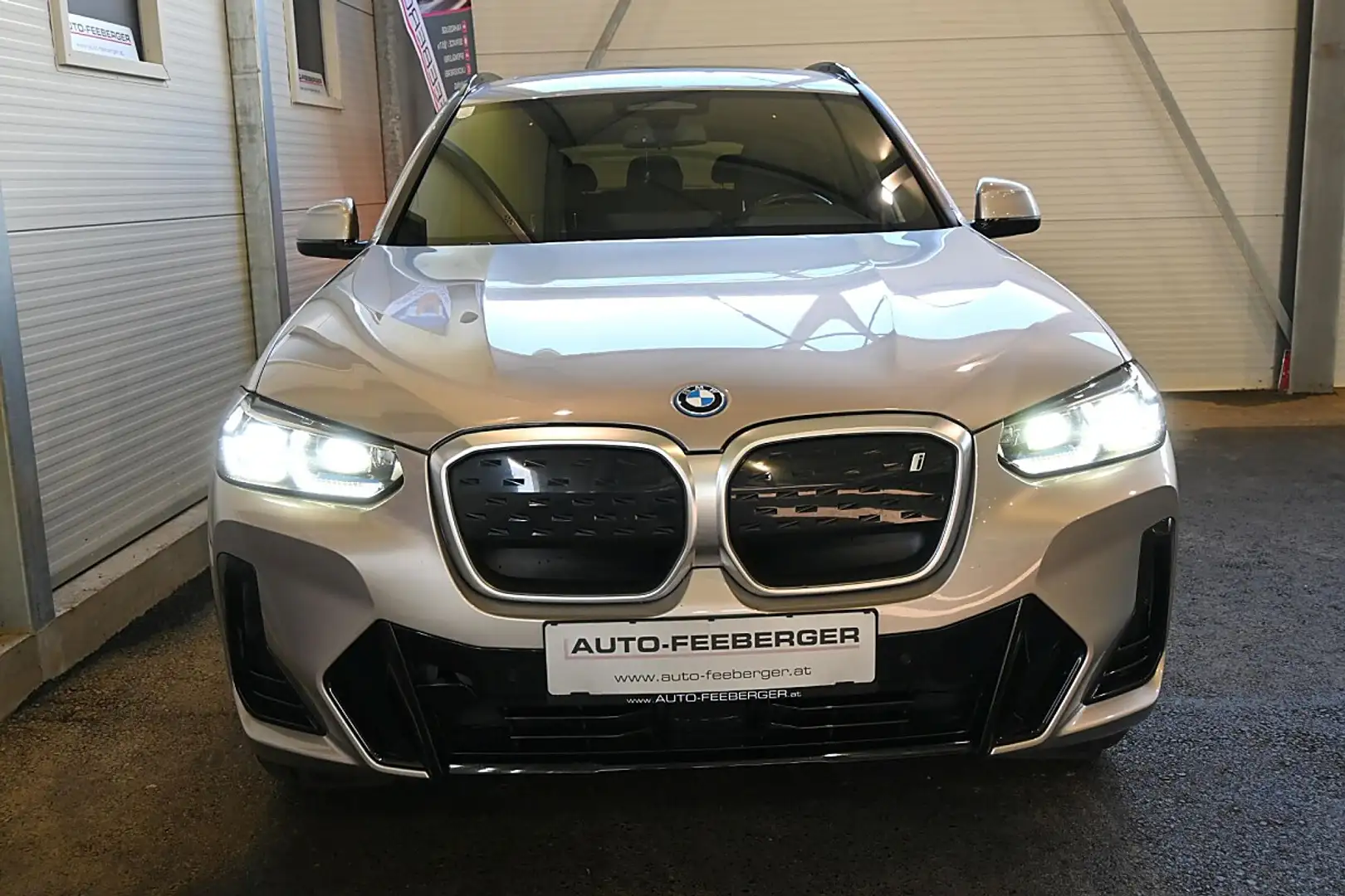 BMW iX3 M Sport; ACC, Pano, Leder, Sitzhzg, Laserlicht Silber - 2