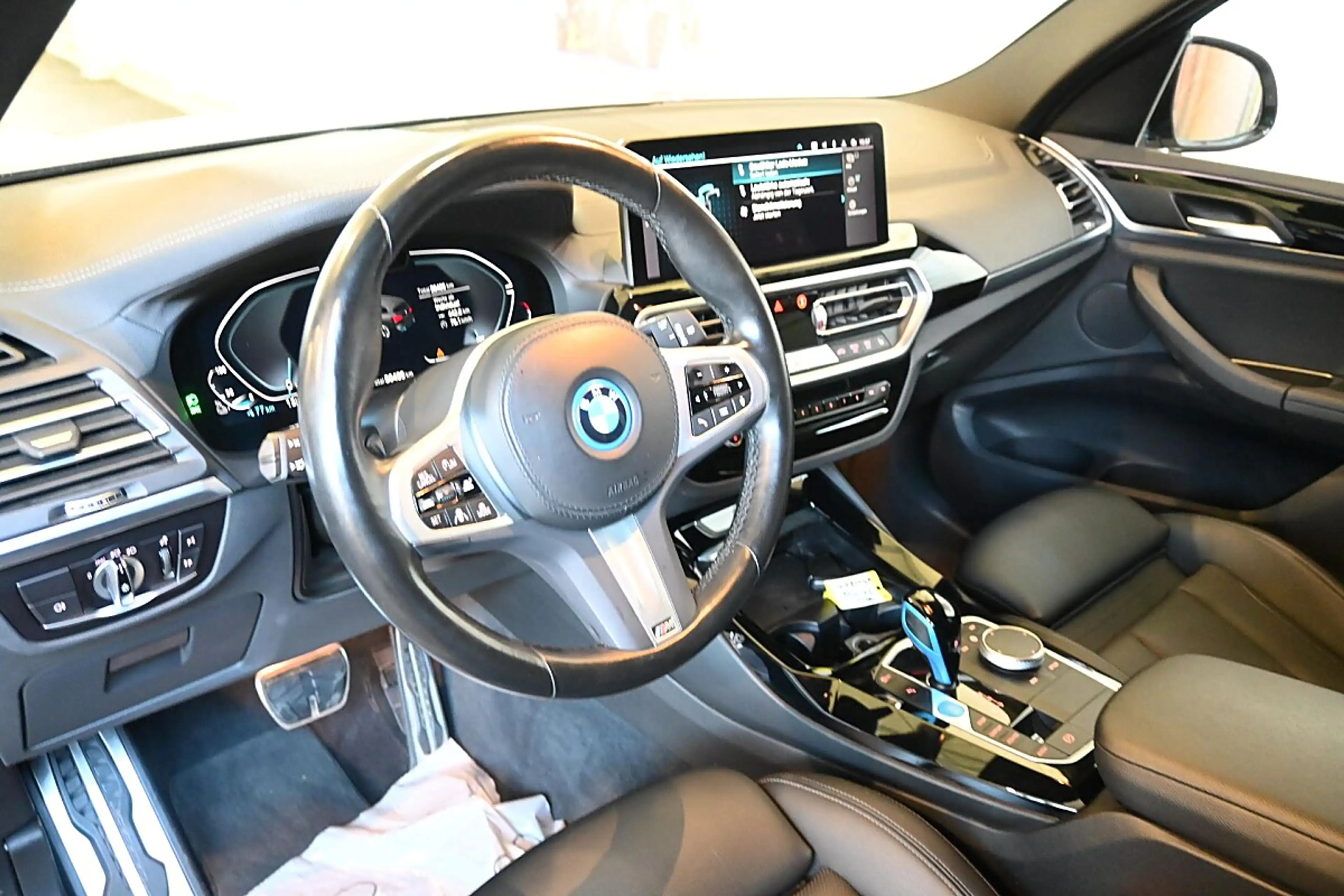 BMW iX3 M Sport; ACC, Pano, Leder, Sitzhzg, Laserlicht — photo 10