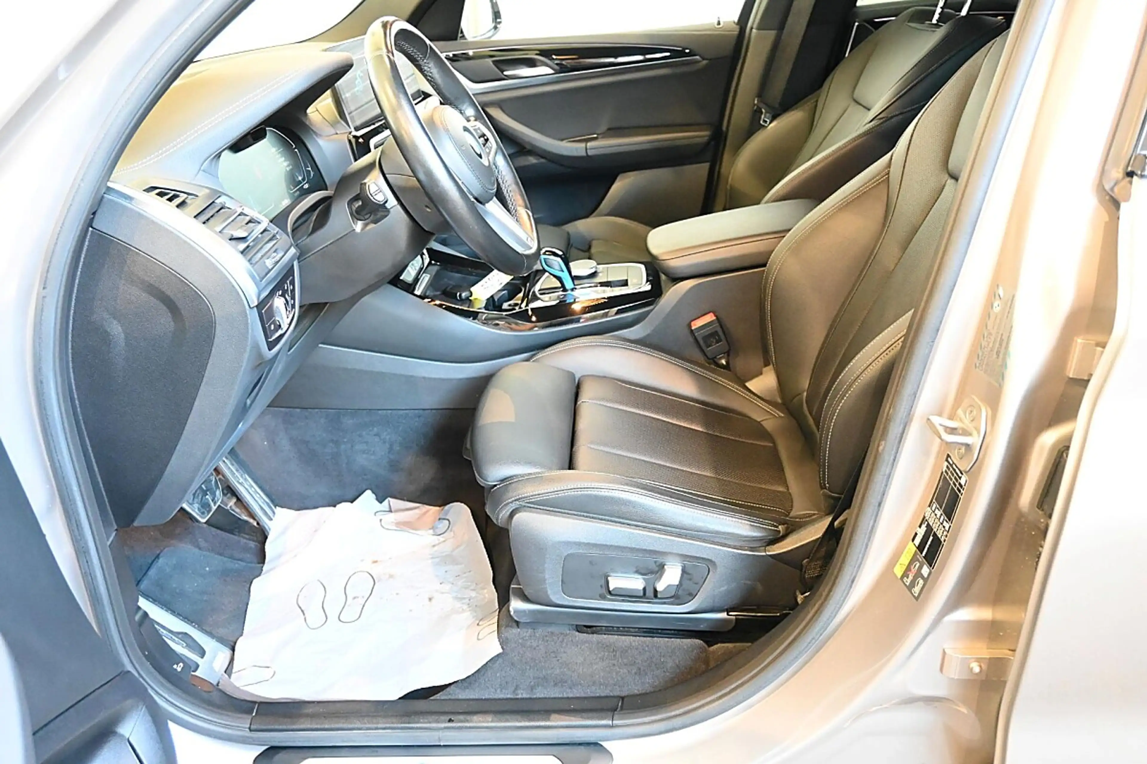 BMW iX3 M Sport; ACC, Pano, Leder, Sitzhzg, Laserlicht — photo 13
