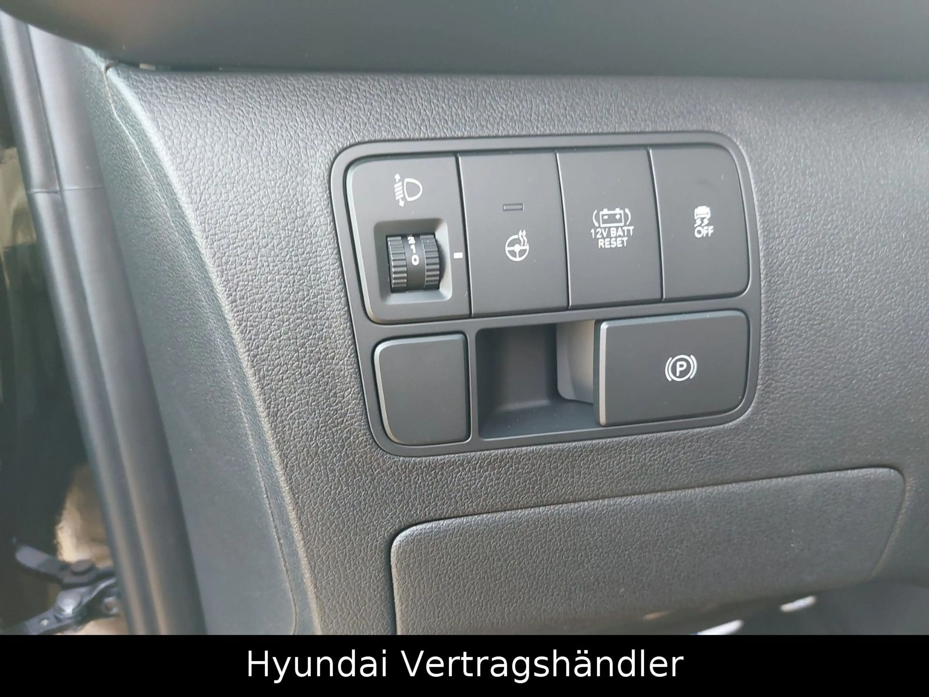 Hyundai STARIA Signature Hybrid 2WD — photo 14