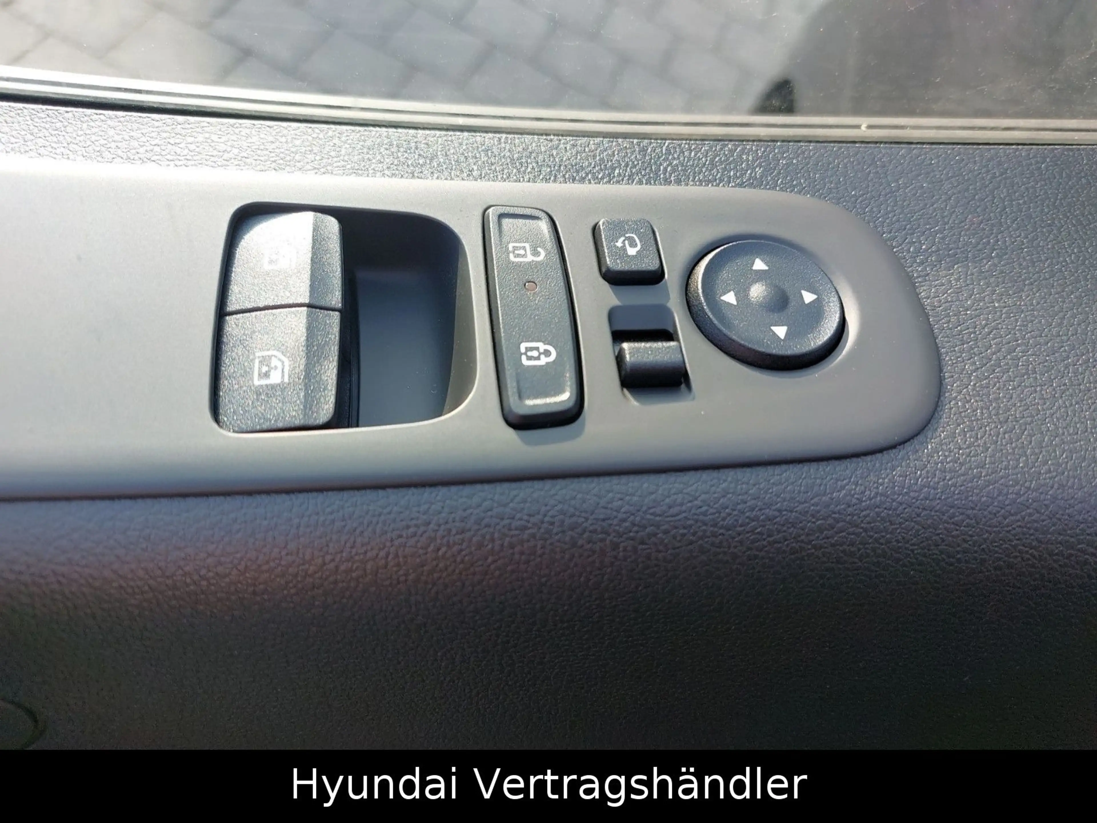Hyundai STARIA Signature Hybrid 2WD — photo 13
