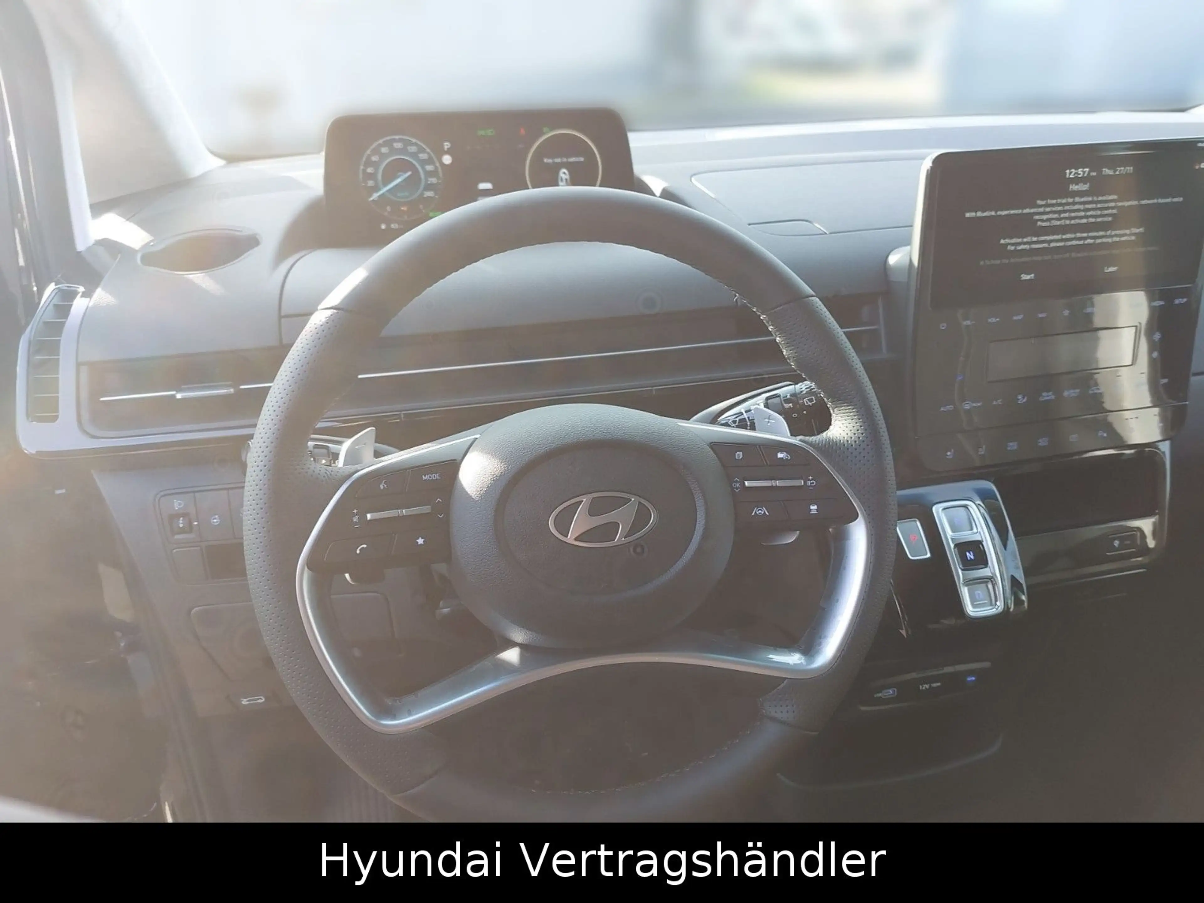 Hyundai STARIA Signature Hybrid 2WD — photo 8
