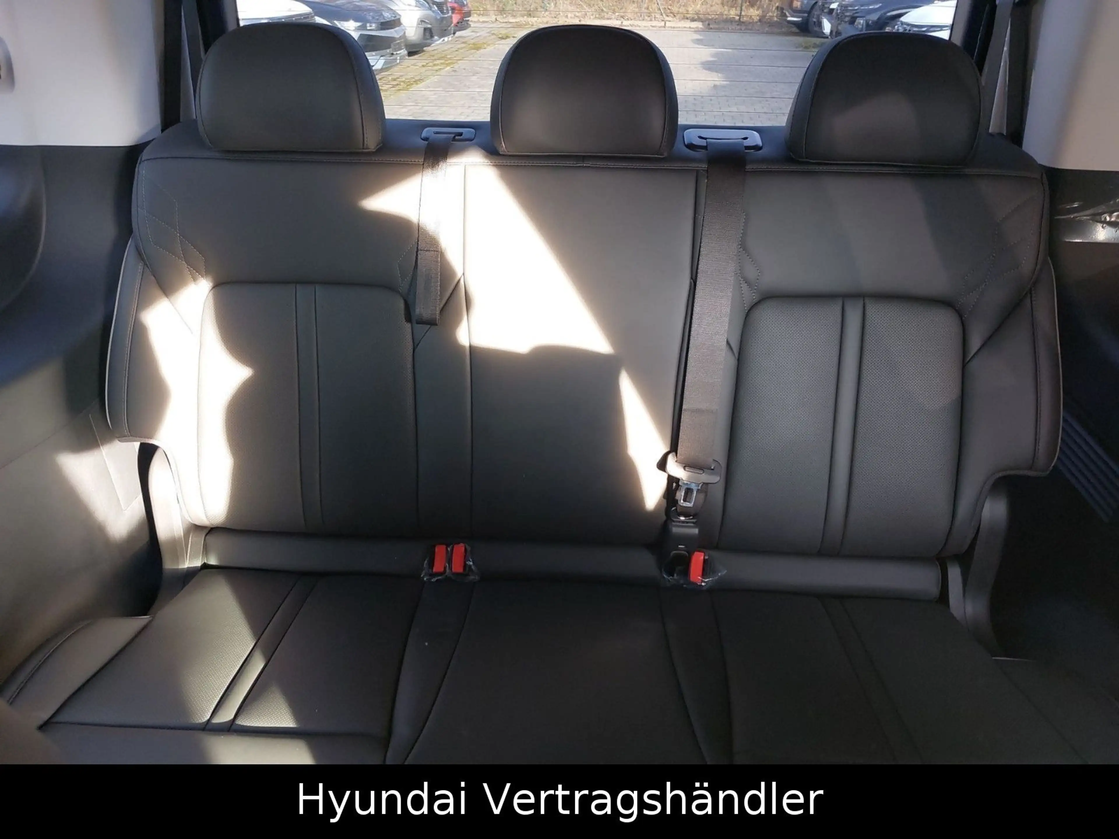 Hyundai STARIA Signature Hybrid 2WD — photo 15
