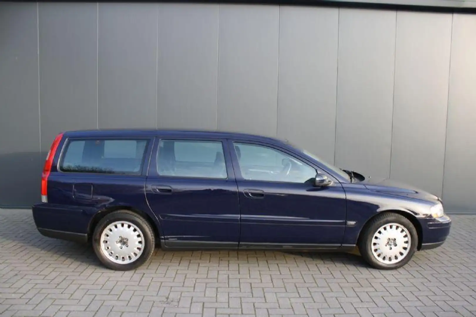 Volvo V70 2.4 140PK Blau - 2