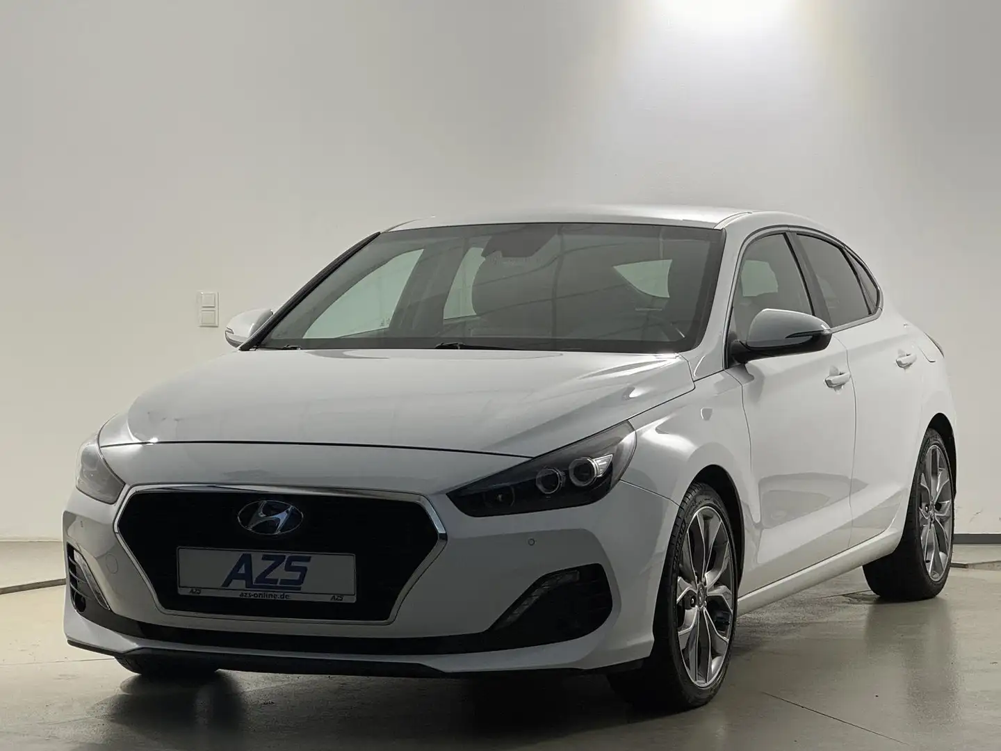 Hyundai i30 CRDi Fastback Prem. LED Navi Kam. Keyl.1.Hd Blanco - 2