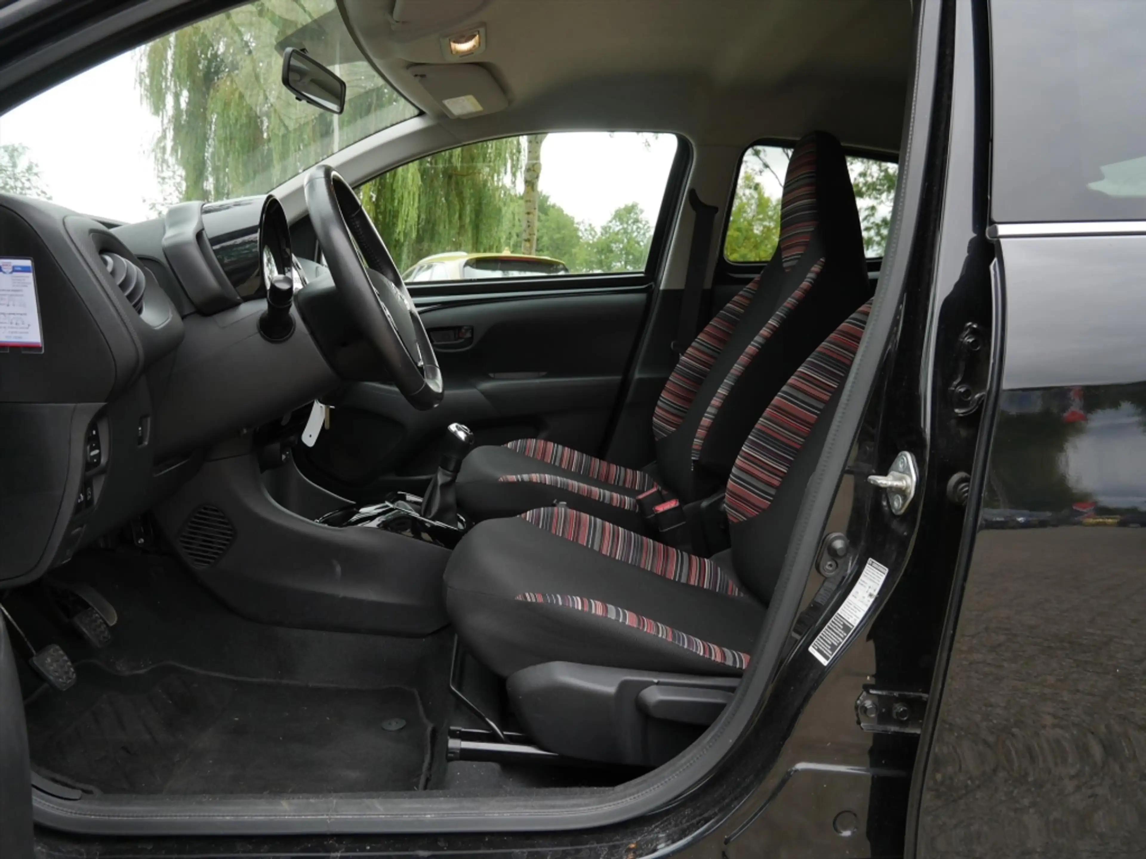 Citroen C1 1.0 VTi 72PK S&S 5D Comfort | Pack Look | Airco | — photo 6