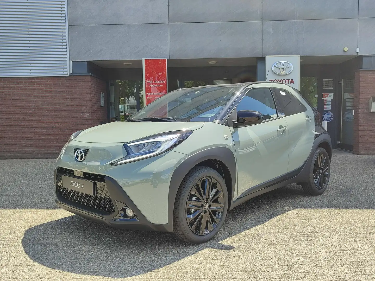 Toyota Aygo X PREMIUM AUTOMAAT NIEUW DIRECT LEVERBAAR! JBL-AUDIO Zwart - 1