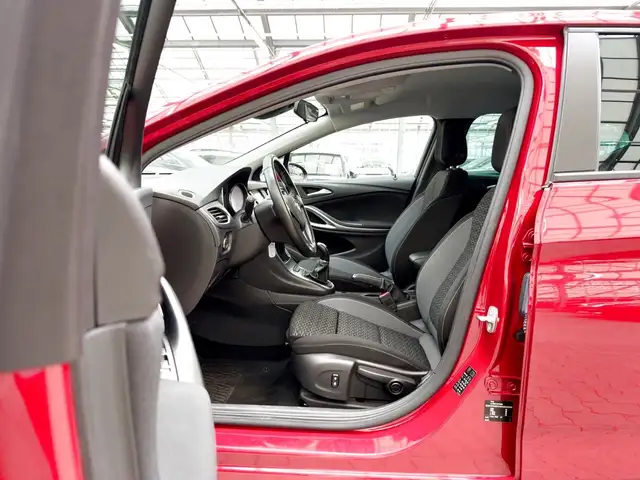 Opel Astra view 8