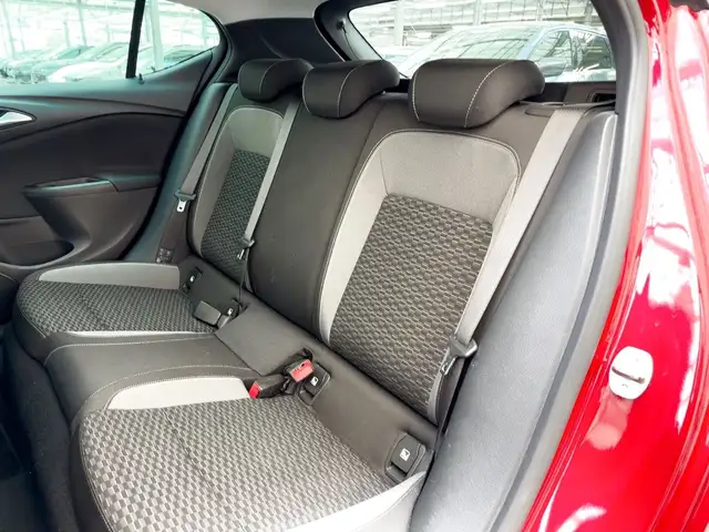 Opel Astra view 13