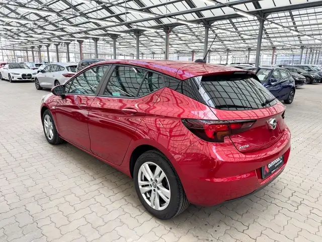 Opel Astra view 5