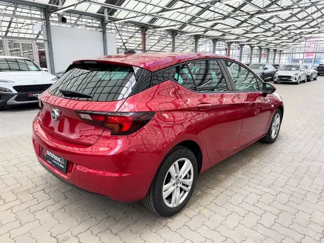 Opel Astra view 4