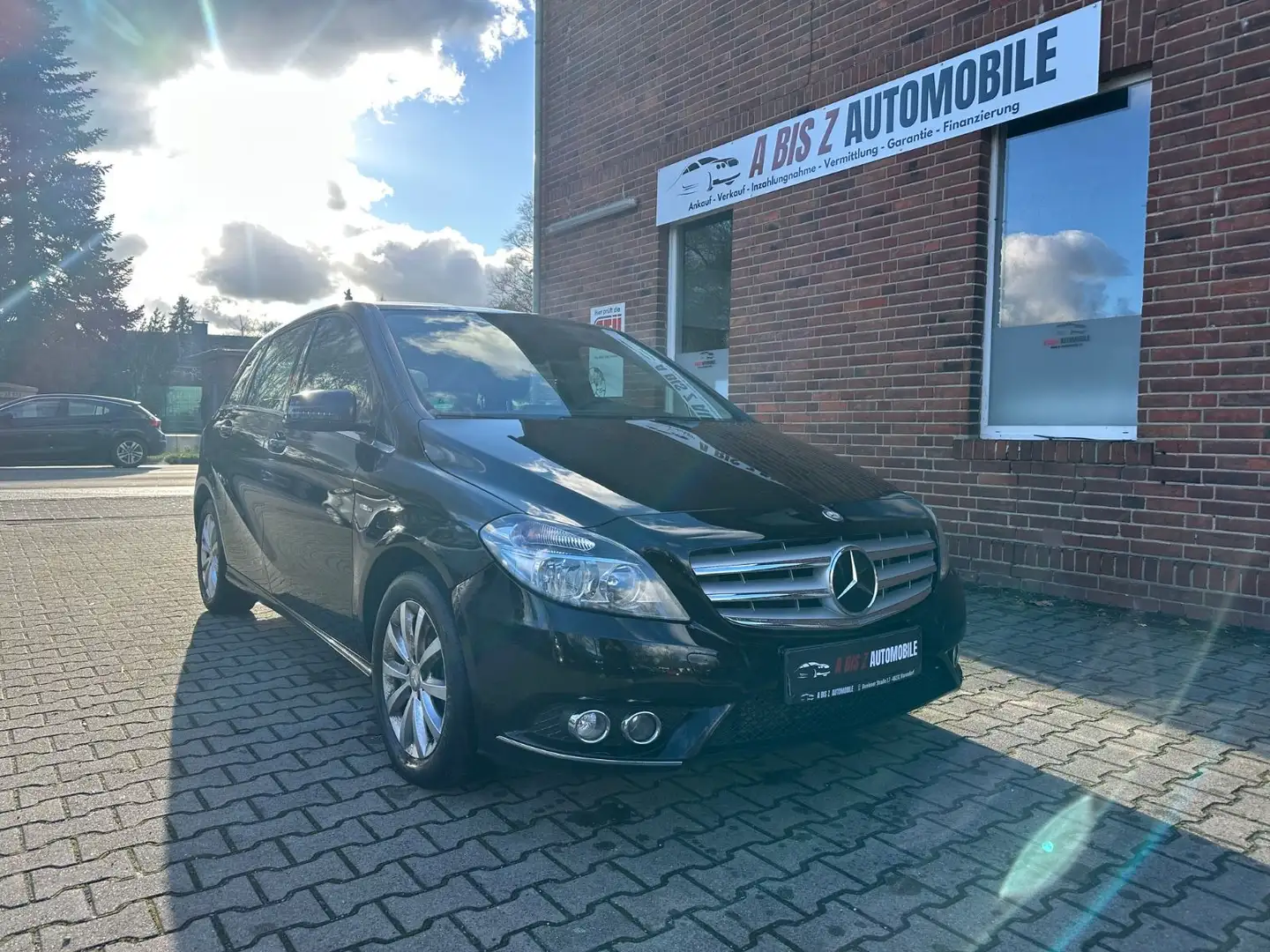 Mercedes-Benz B 180 AHK/TÜV/NAVI/SHZ/2.HAND/KLIMAAUTO./ALUFEL. Schwarz - 1