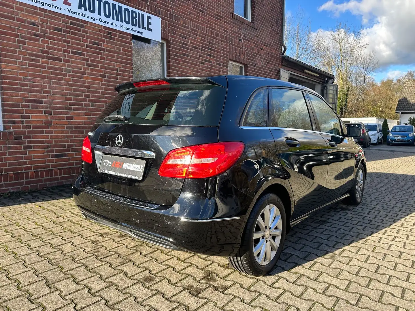 Mercedes-Benz B 180 AHK/TÜV/NAVI/SHZ/2.HAND/KLIMAAUTO./ALUFEL. Schwarz - 2