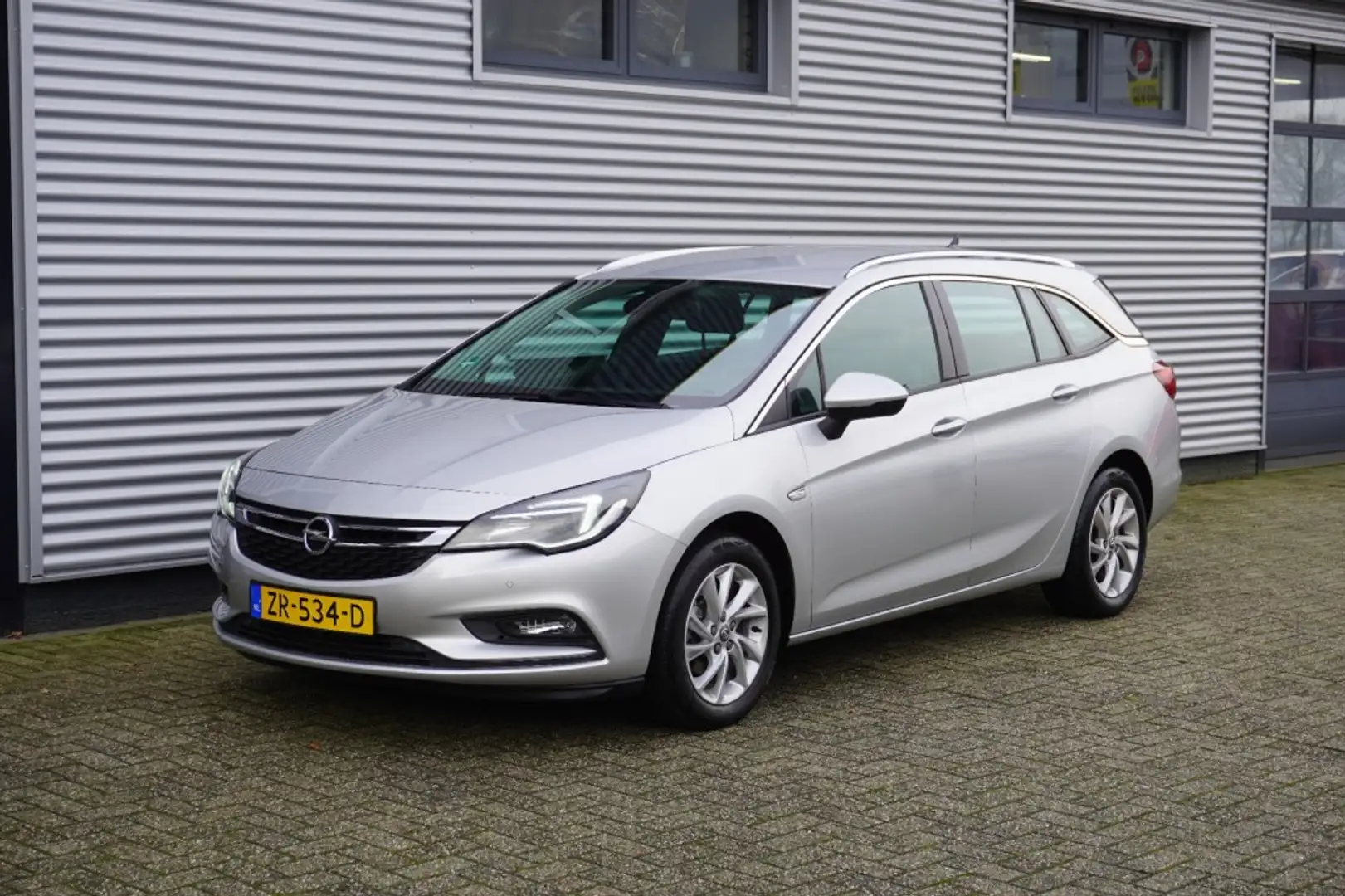 Opel Astra 1.0 Turbo Innovation / Winterpakket / AGR / Navi / Gris - 2