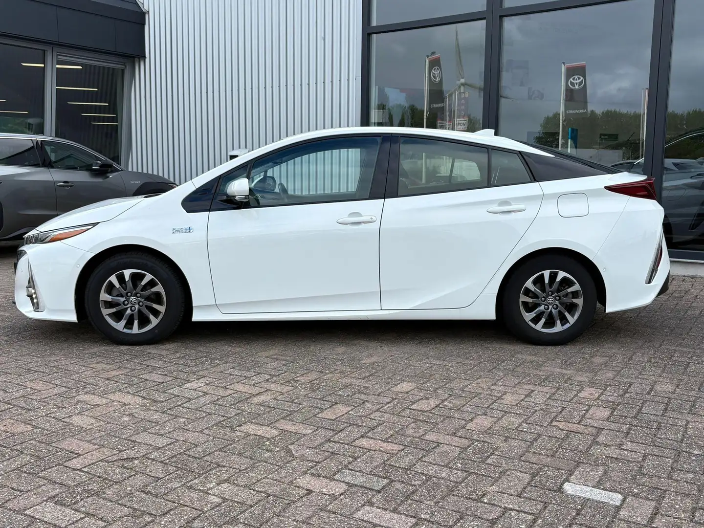 Toyota Prius 1.8 Plug-in Business Plus | HUD | Camera | adapt. Blanc - 2