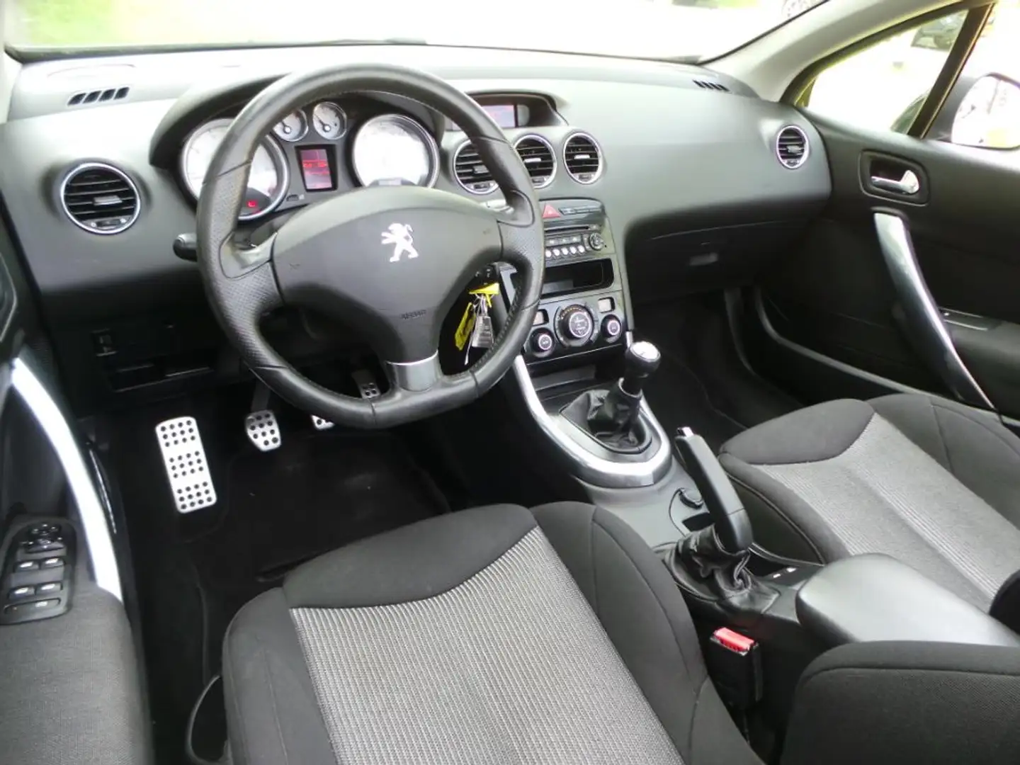 Peugeot 308 CC 1.6 VTi Sport Pack ( INRUIL MOGELIJK ) Schwarz - 2