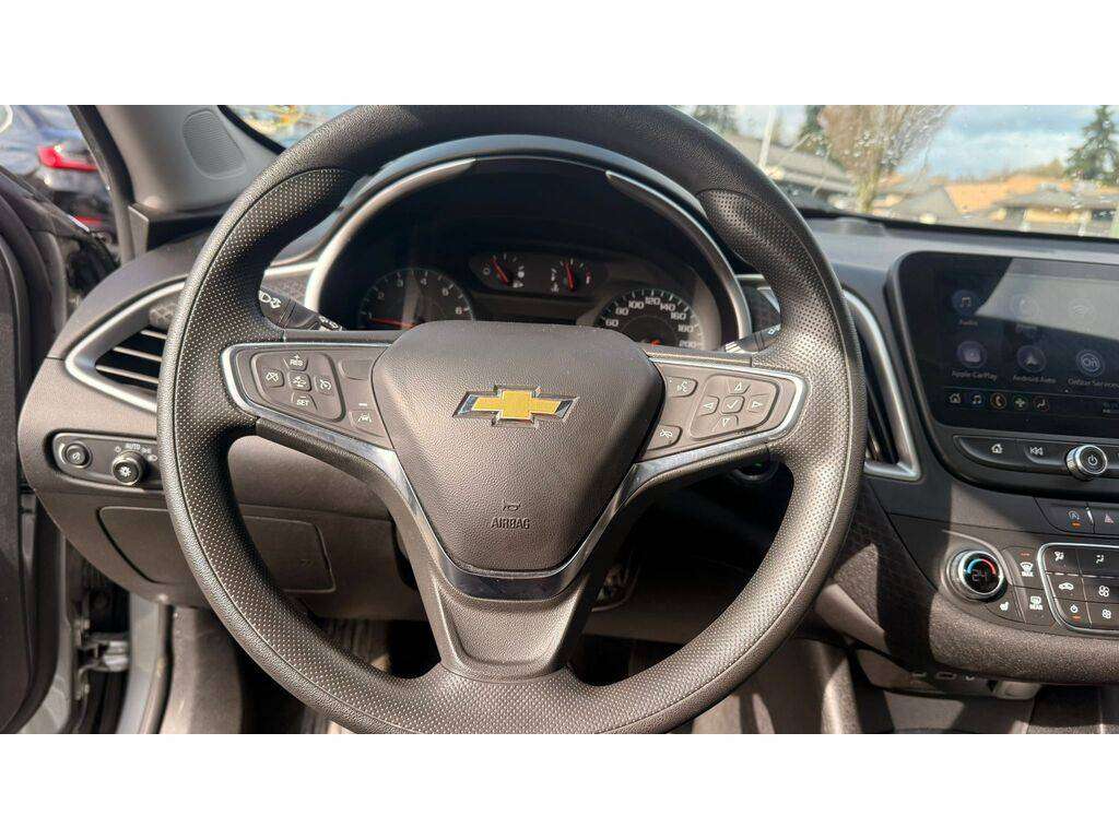 2025 Chevrolet Malibu — view 11