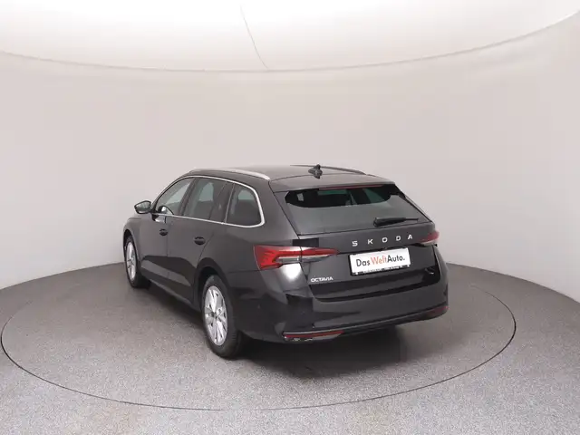 Skoda Octavia view 5