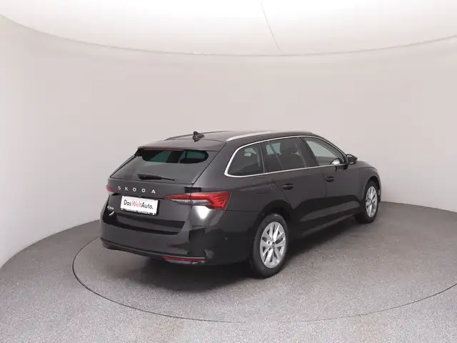 Skoda Octavia view 4