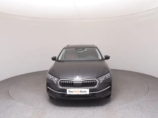 Skoda Octavia view 3