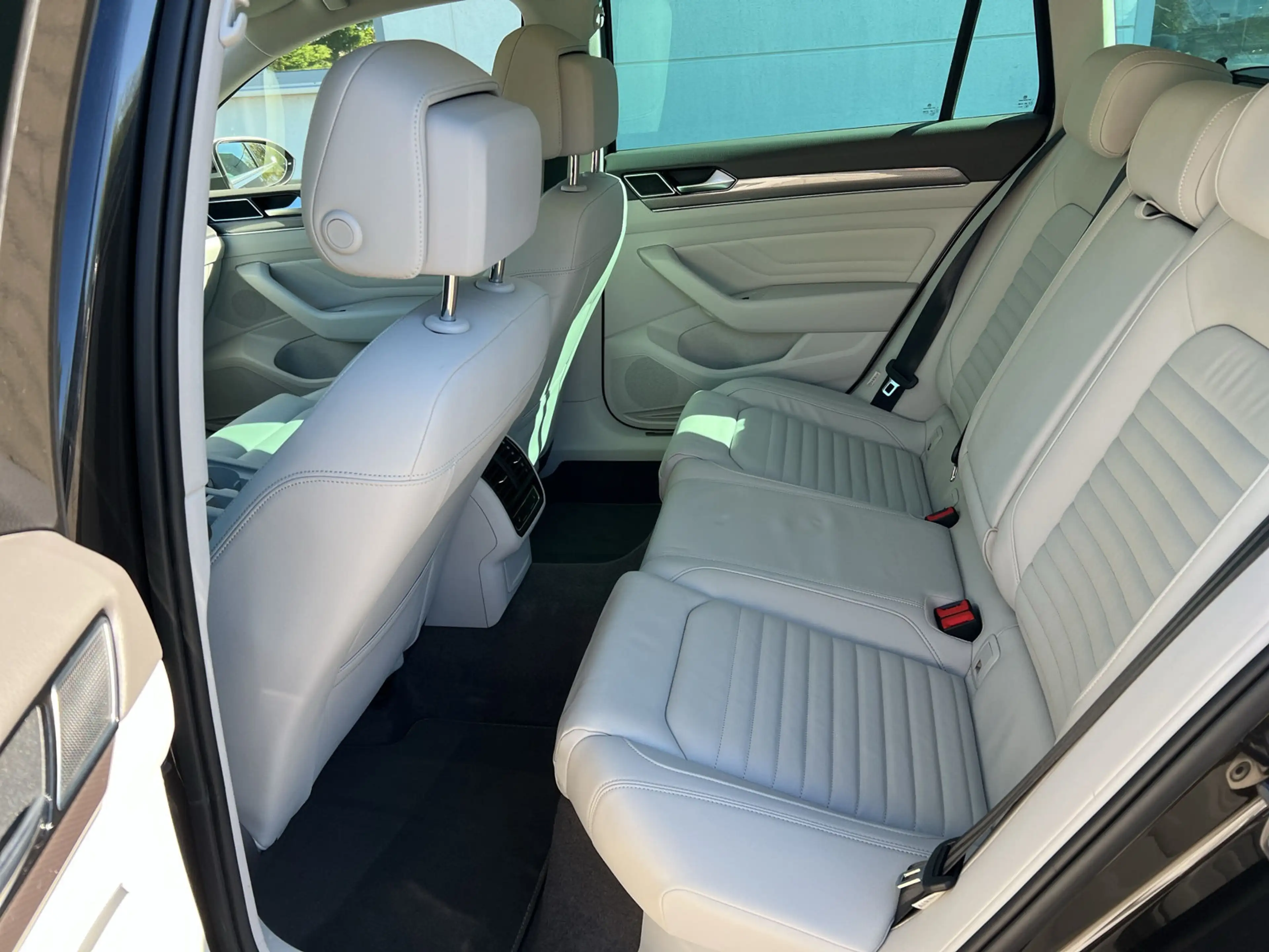 Volkswagen Passat Alltrack 2.0 TDI 4M LEDER PANO STANDHZG AHK — photo 13
