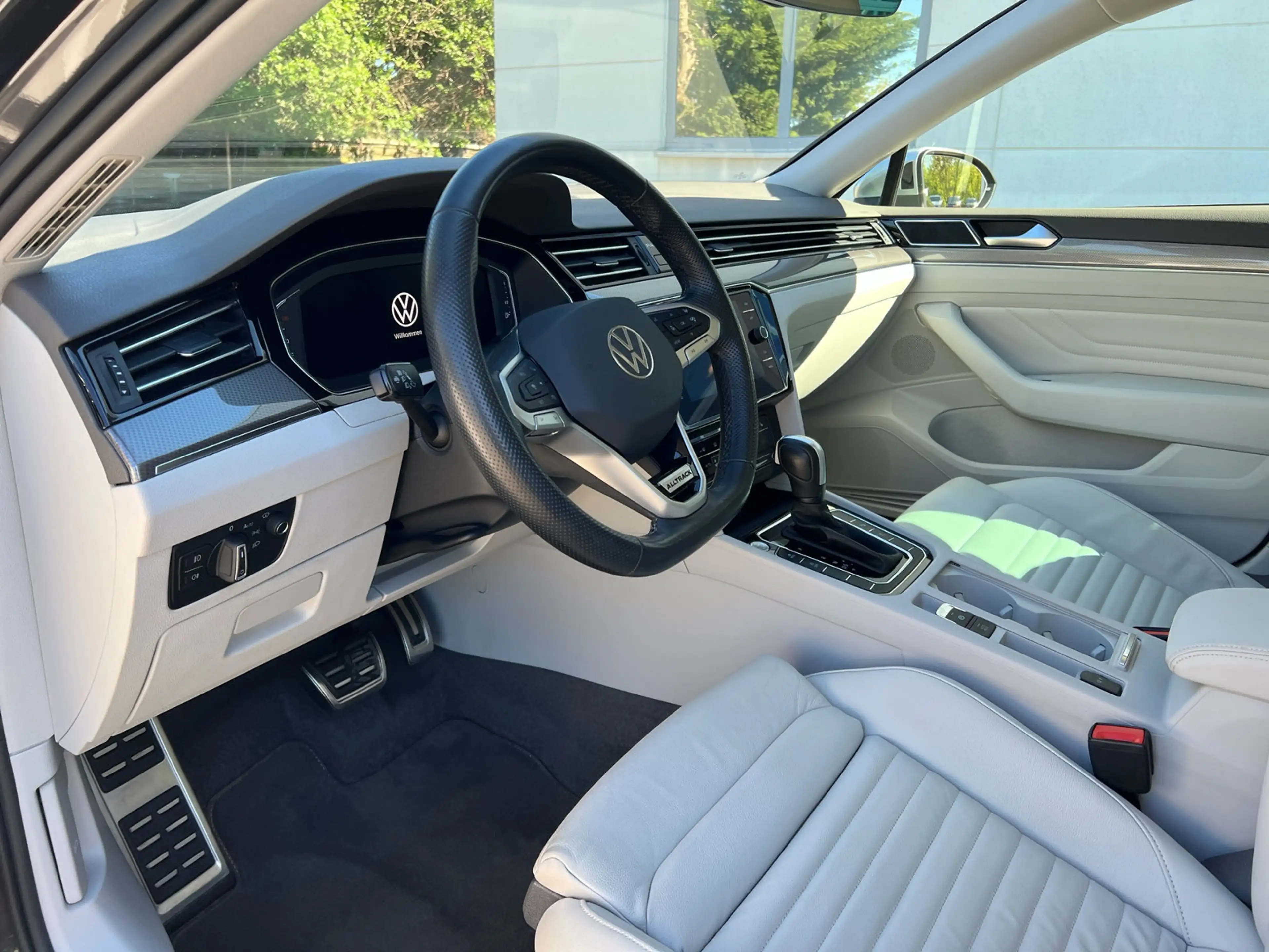 Volkswagen Passat Alltrack 2.0 TDI 4M LEDER PANO STANDHZG AHK — photo 12