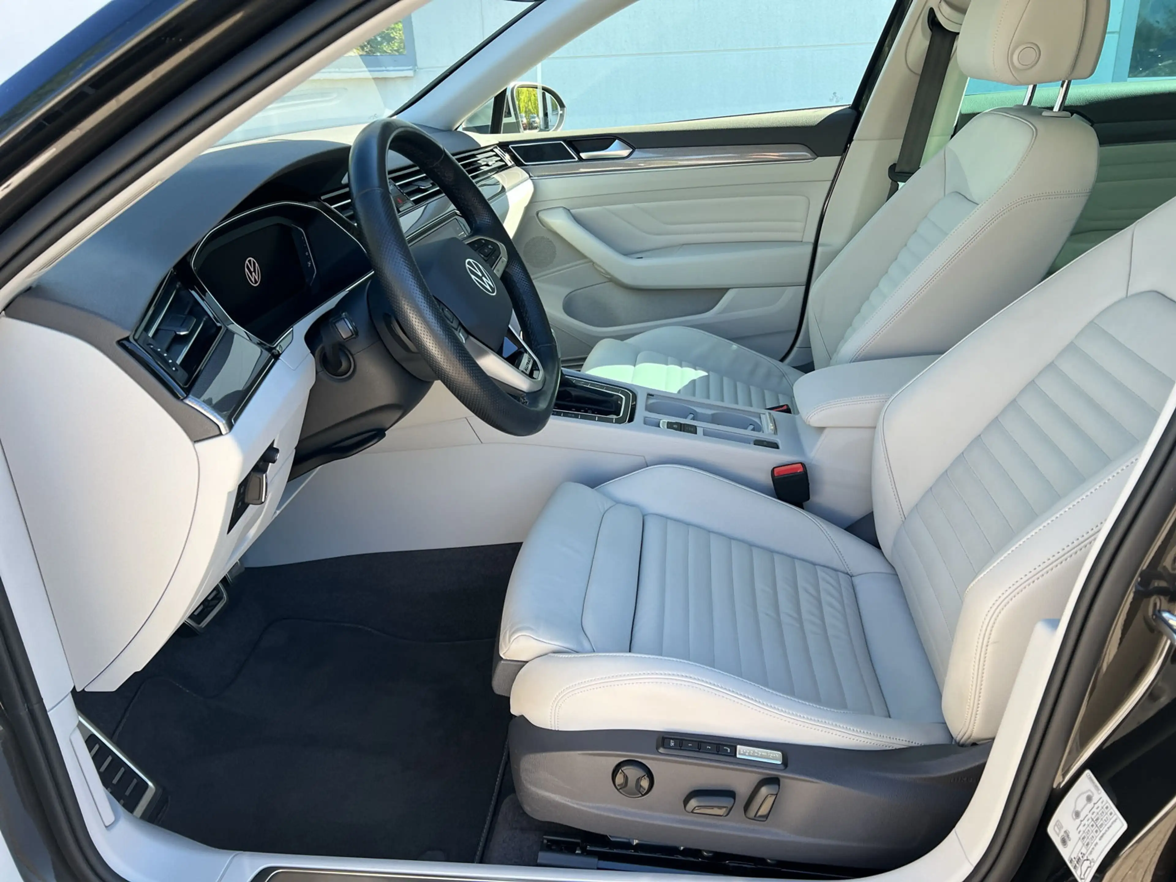 Volkswagen Passat Alltrack 2.0 TDI 4M LEDER PANO STANDHZG AHK — photo 10