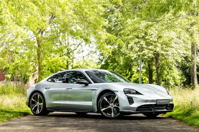 Porsche Taycan Turbo S * Sportdesign Carbon Pack * Ceramic Brake * Matrix * BTW