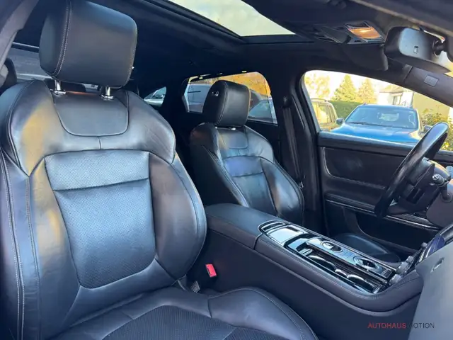 Jaguar XJ view 15