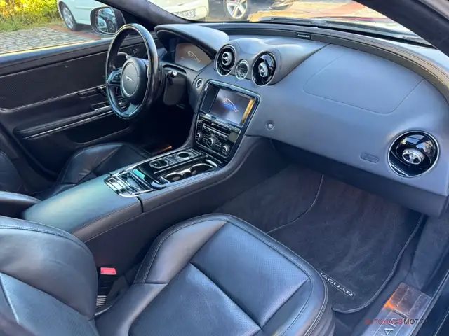 Jaguar XJ view 13