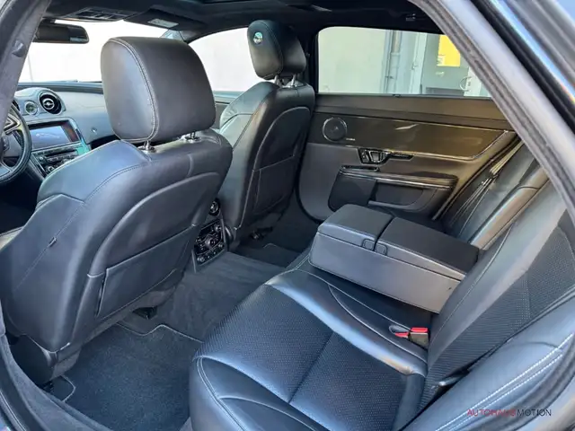 Jaguar XJ view 10