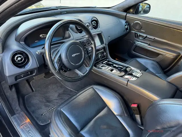 Jaguar XJ view 8