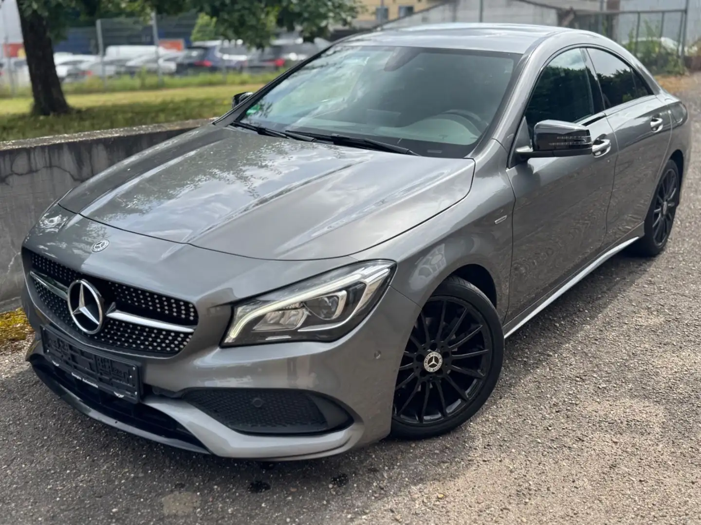 Mercedes-Benz CLA 180 AMG Edition NIGHT 7G LED KAM AMBI KEYL Grau - 1