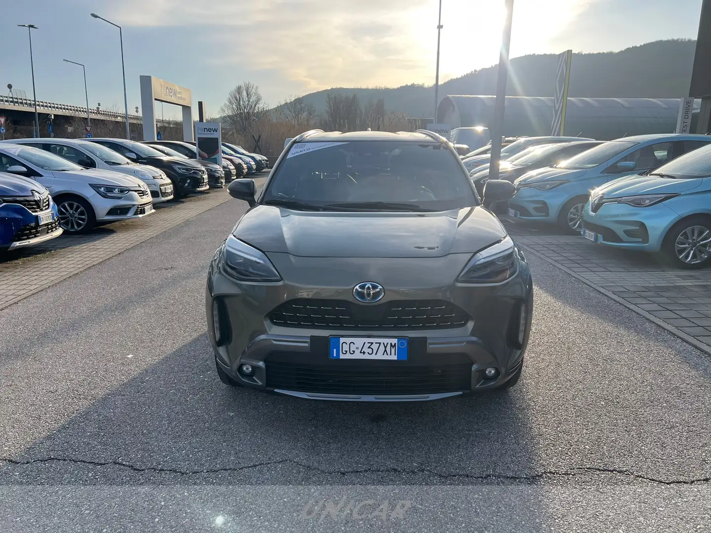 Toyota Yaris Cross 1.5h adventure awd-i 116cv e-cvt Gris - 2