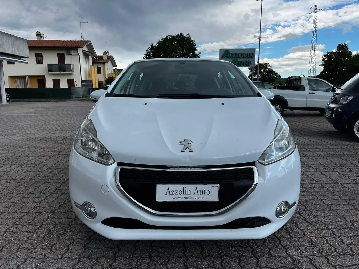 Peugeot 208 1.2 BENZINA SI A NEOPATENTATI Bianco - 2