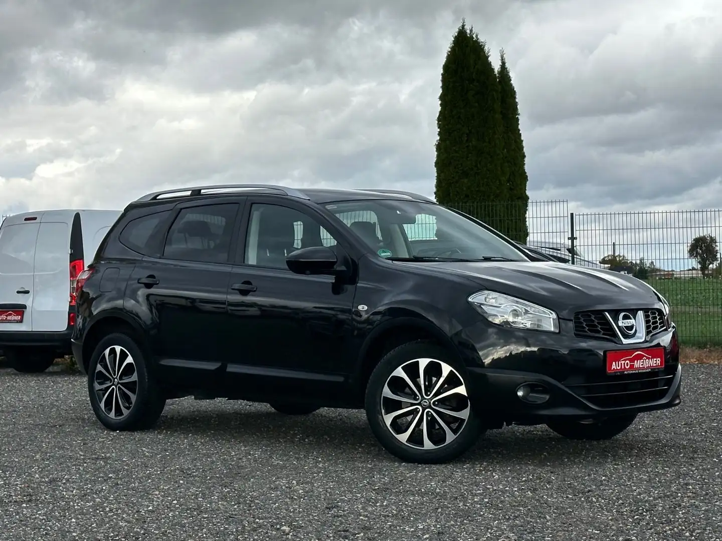 Nissan Qashqai +2 I-Way * Navi * 7-Sitze * Pano.-Dach * Černá - 2