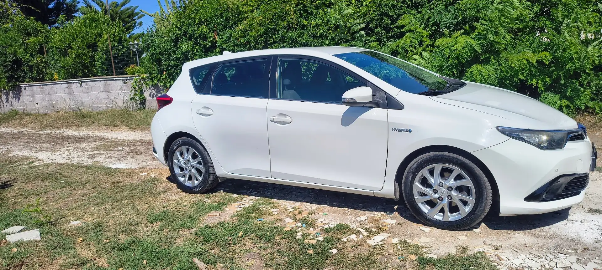 Toyota Auris 1.8h Lounge cvt - 2