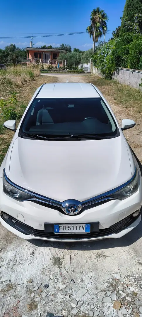 Toyota Auris 1.8h Lounge cvt - 1