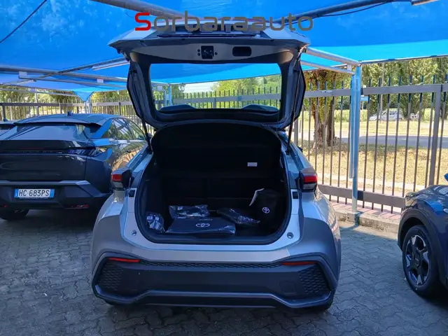 Toyota C-HR view 9