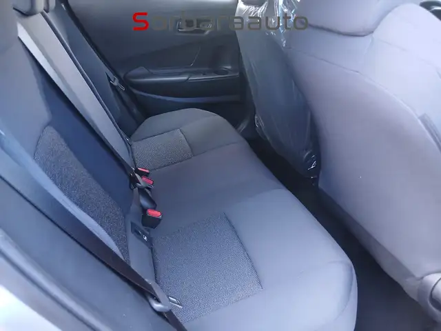 Toyota C-HR view 14
