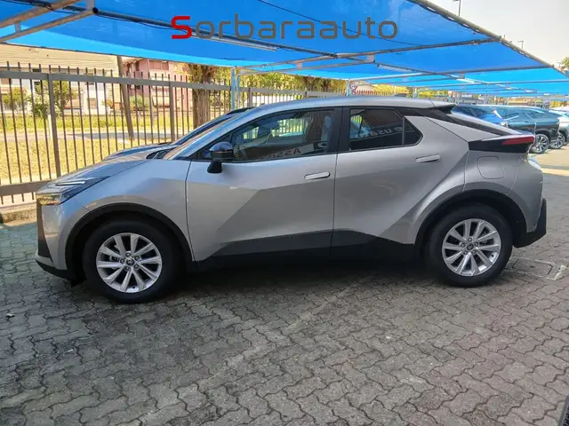 Toyota C-HR view 3