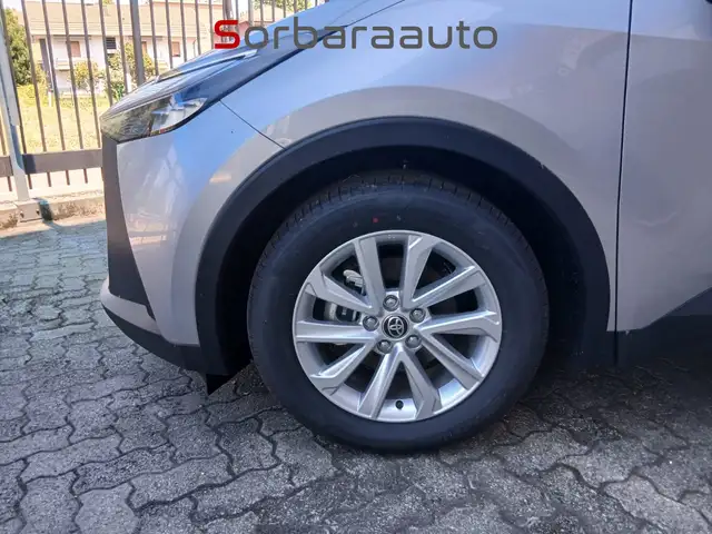 Toyota C-HR view 7