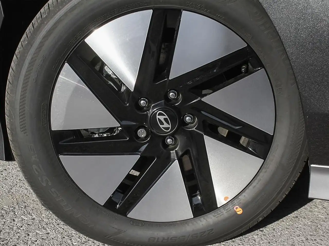 Hyundai IONIQ 6 снимка Hyundai IONIQ 6