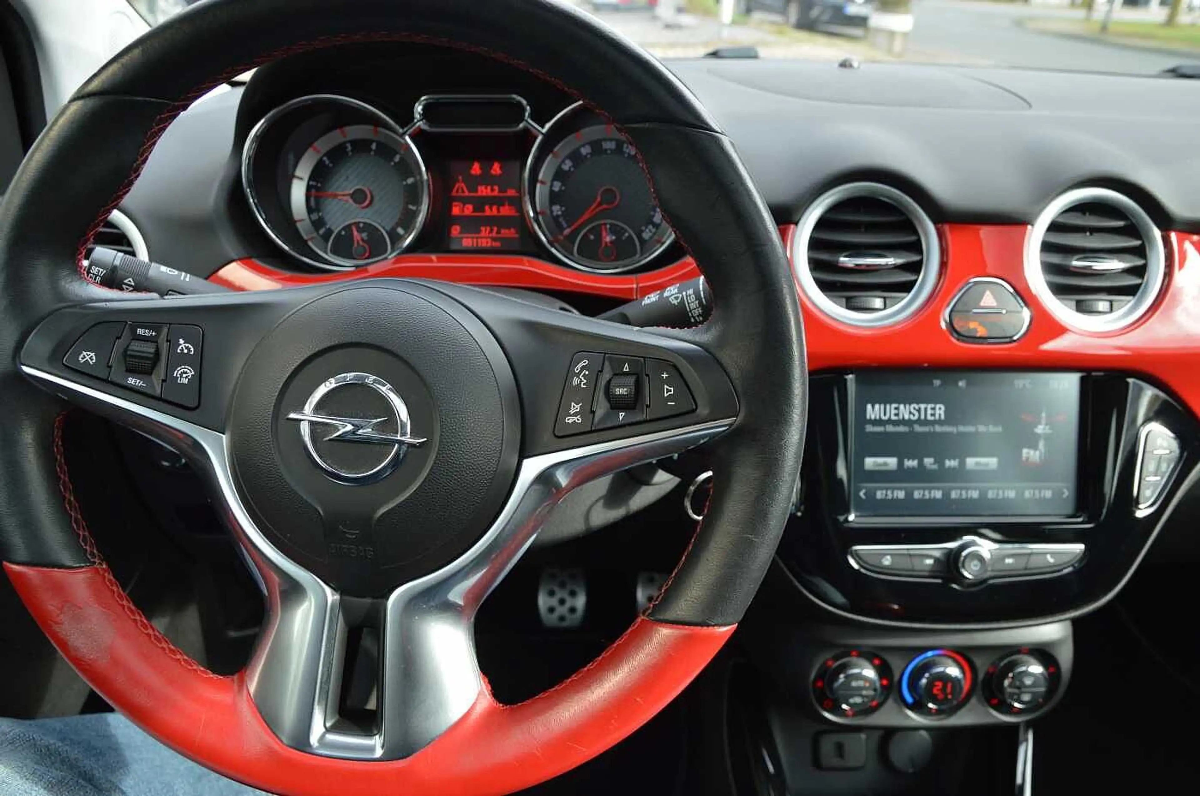 Opel Adam 1.0 Start/Stop Rocks — photo 8