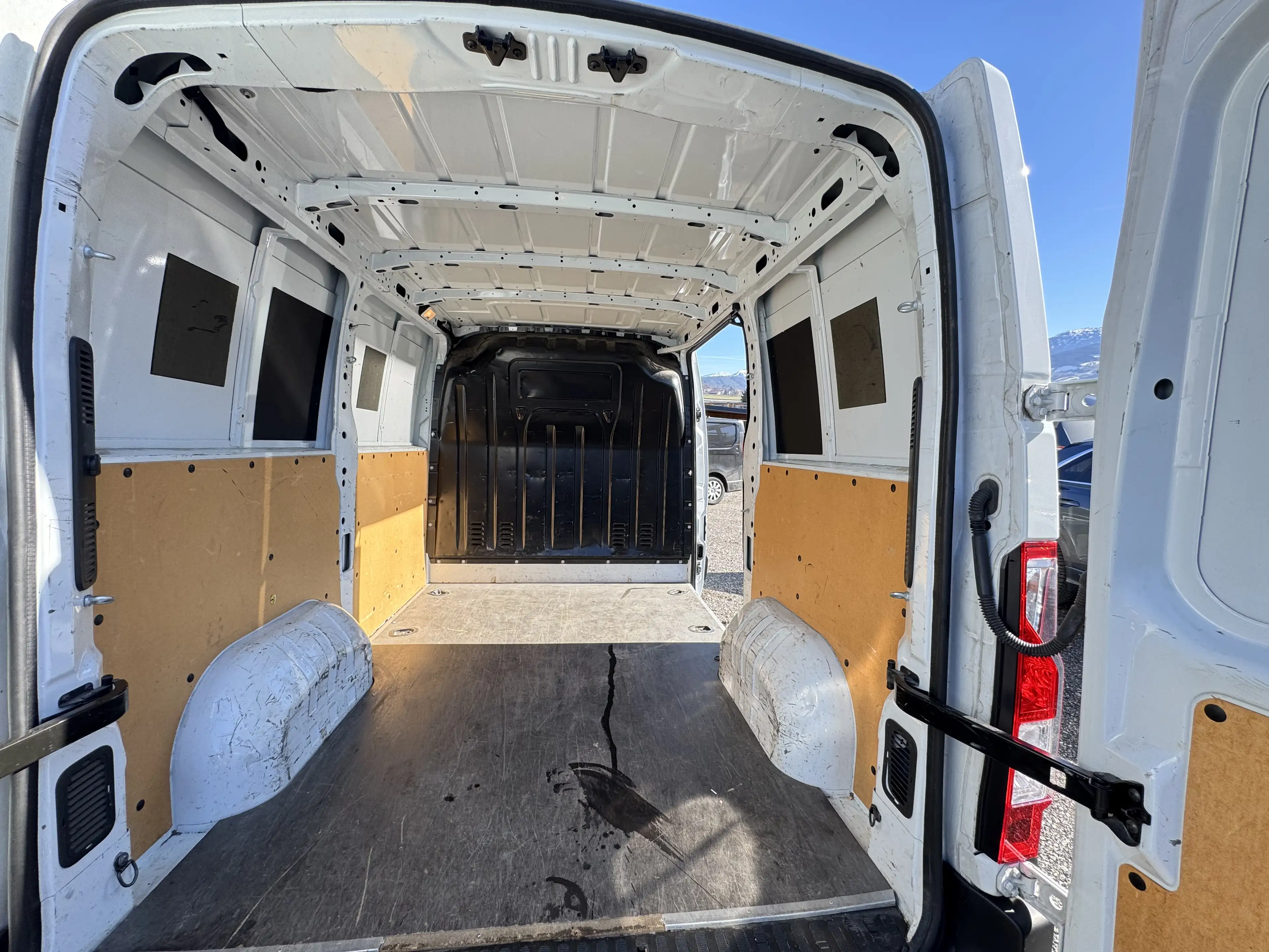 Nissan NV400 L1H1 2,8t PRO — photo 11