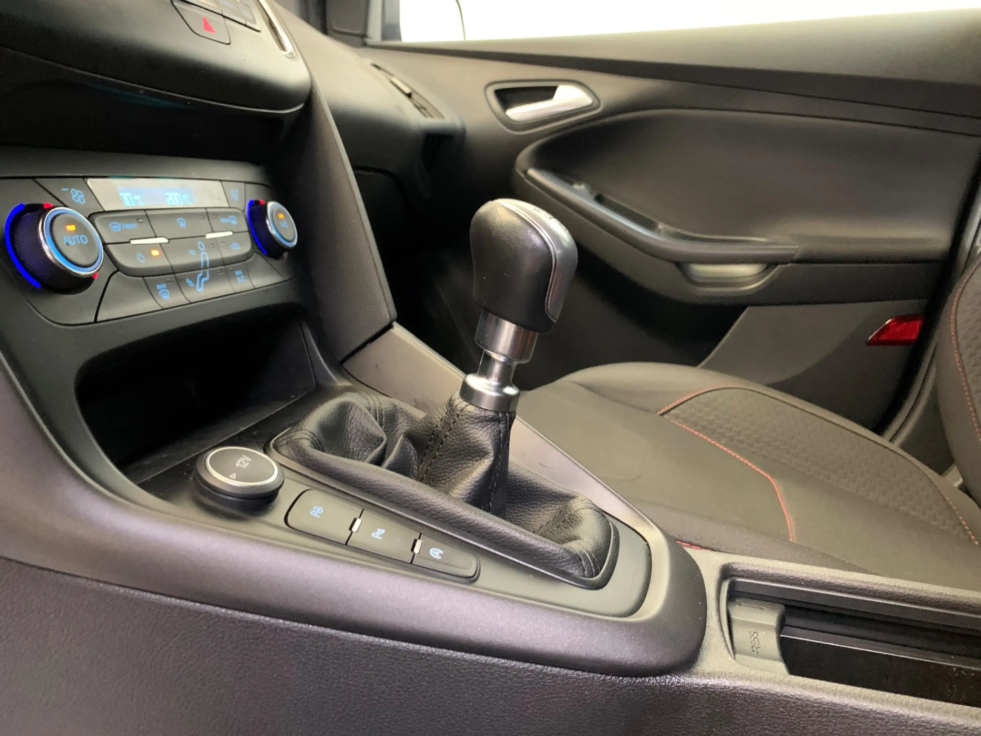 Ford Focus Wagon 1.0 ST-Line NAVIGATIE-AIRCO/ECC-PARC.FUNCTIE — photo 9