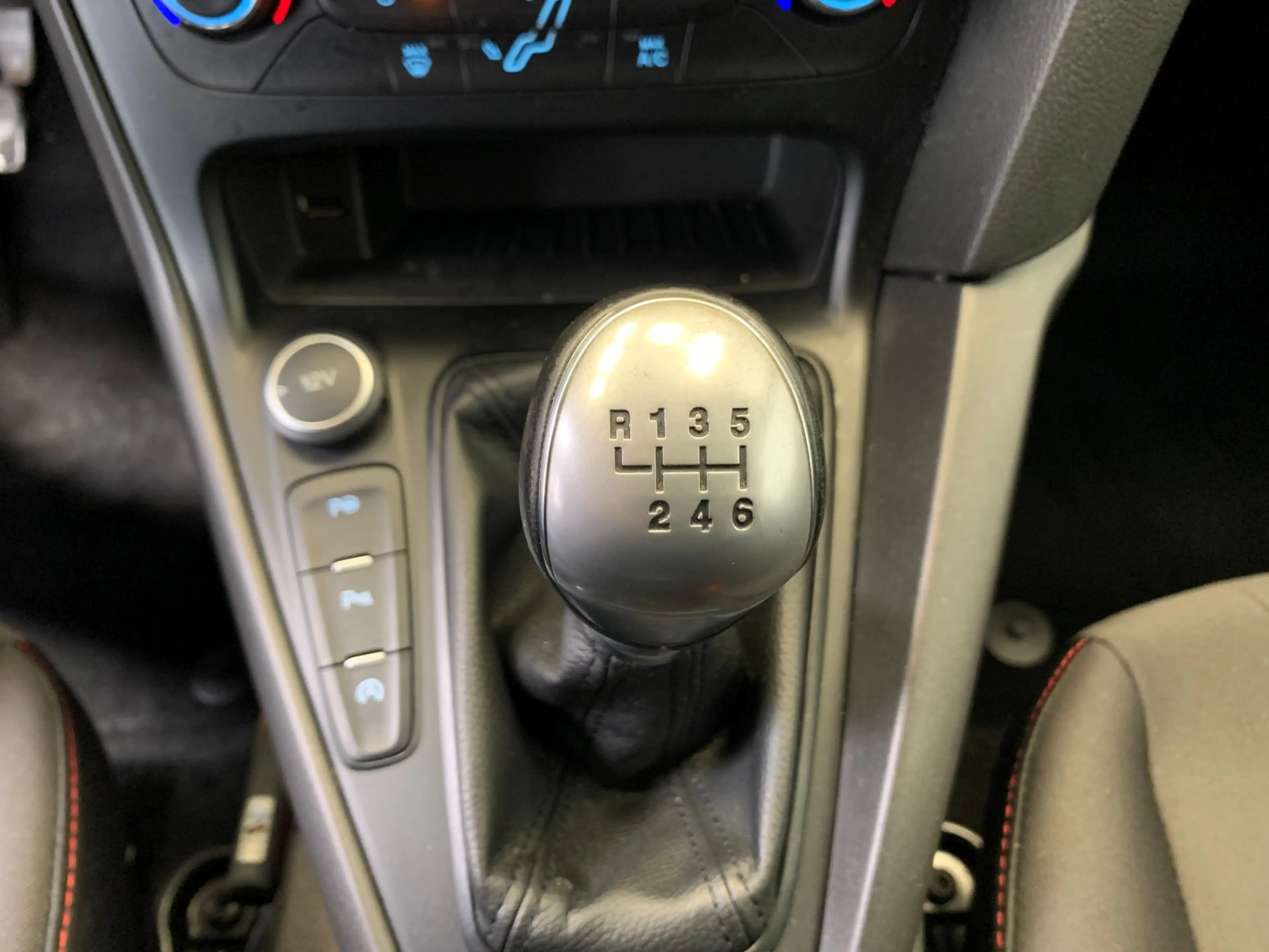 Ford Focus Wagon 1.0 ST-Line NAVIGATIE-AIRCO/ECC-PARC.FUNCTIE — photo 34