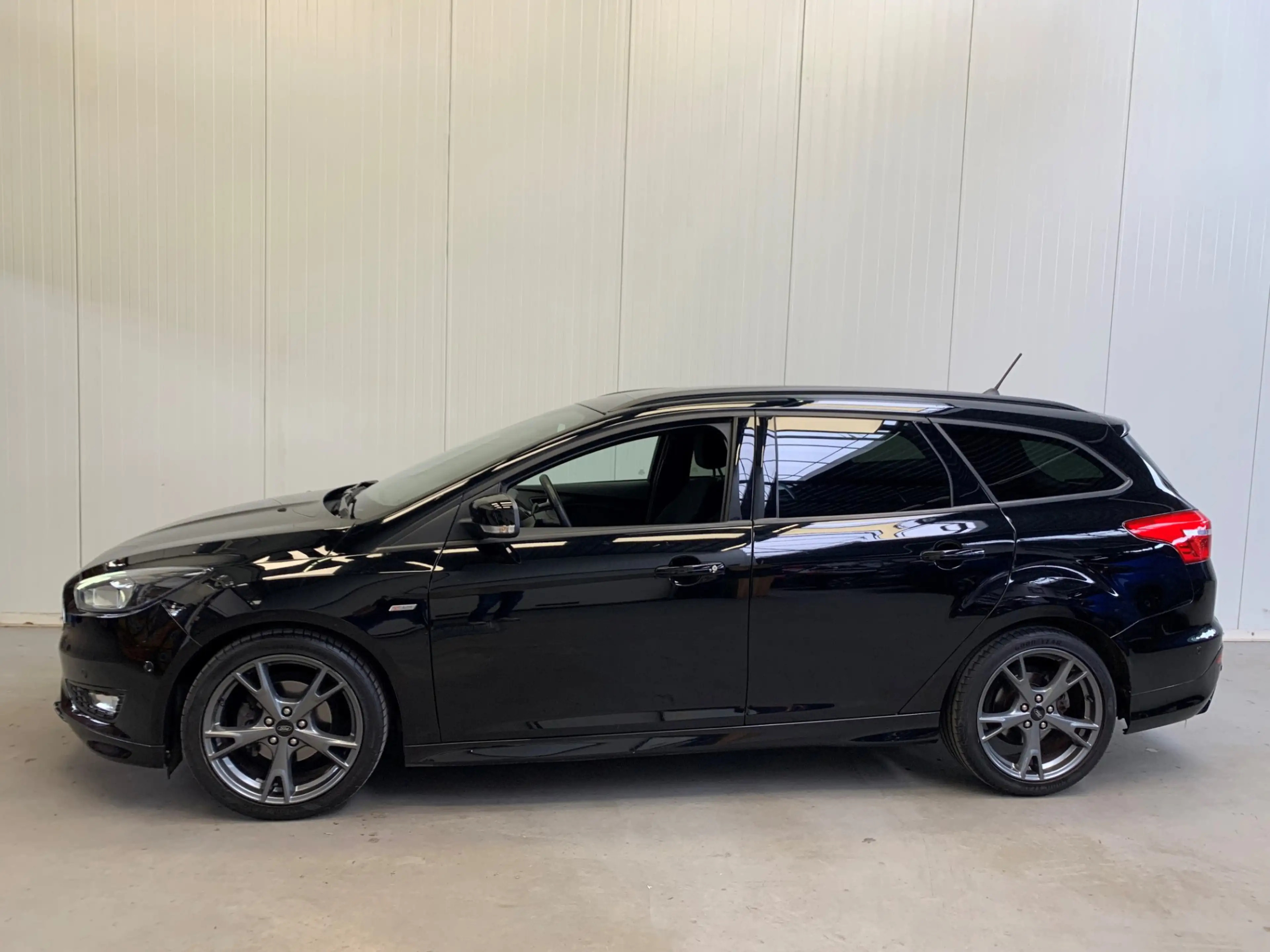 Ford Focus Wagon 1.0 ST-Line NAVIGATIE-AIRCO/ECC-PARC.FUNCTIE — photo 4