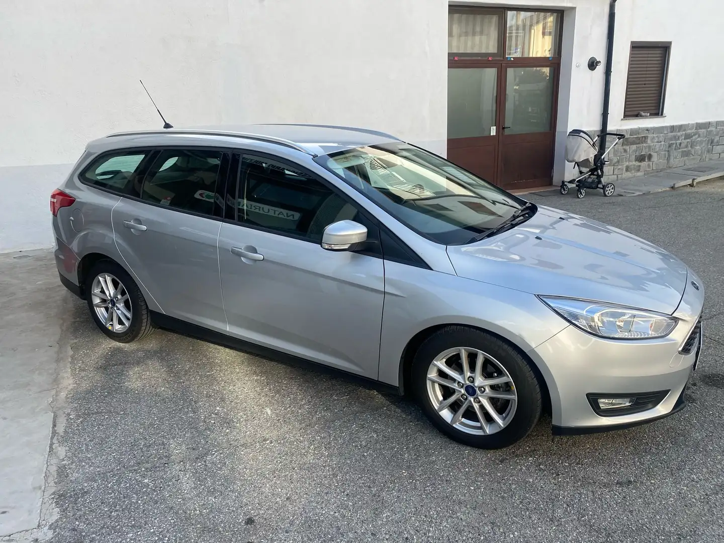 Ford Focus SW 1.5 tdci Titanium Powershift !! PERFETTA !! Plateado - 1
